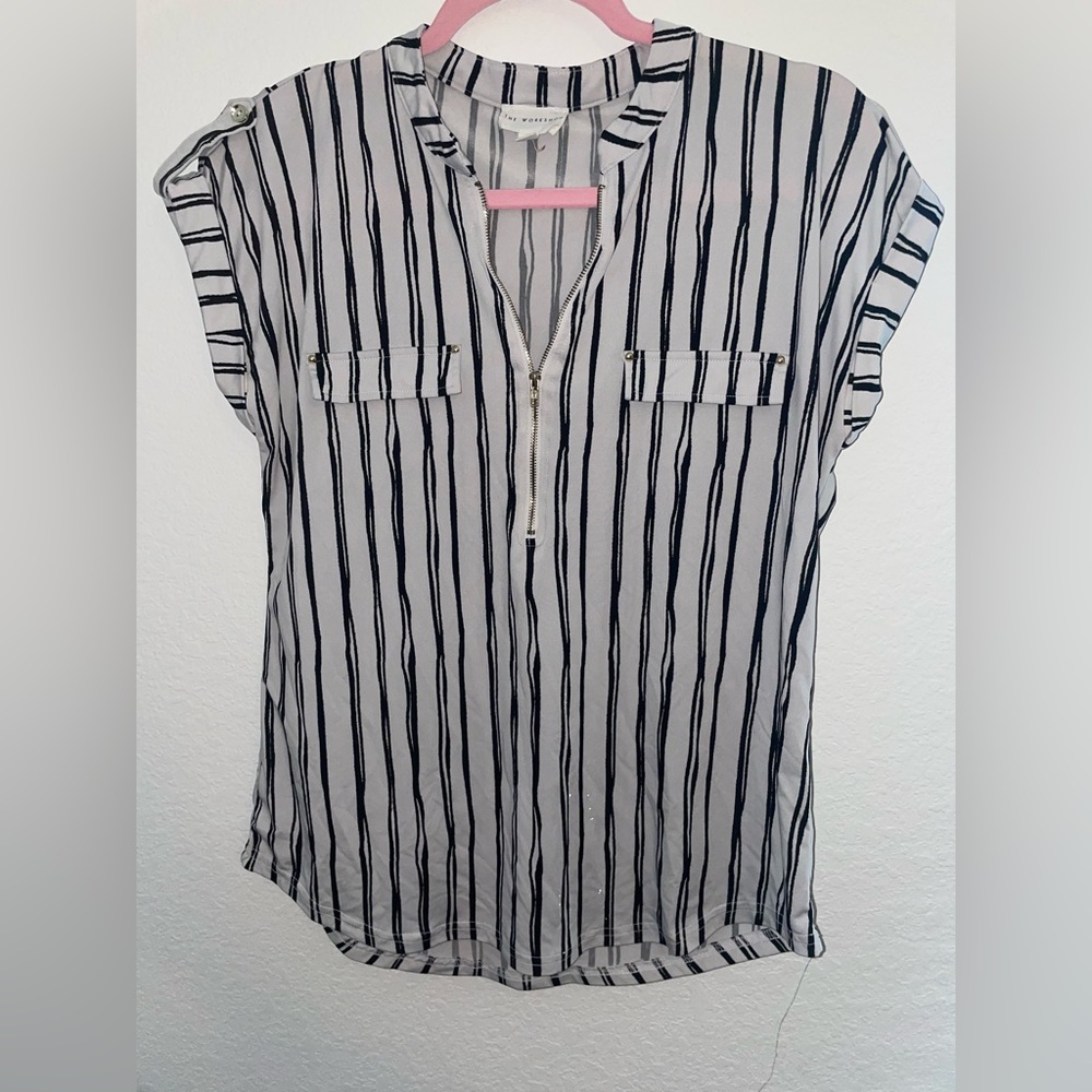Striped business attire shirt , elastic material size : L